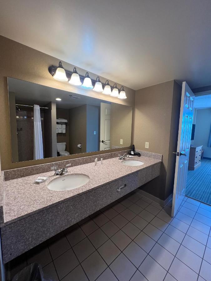 Hotel Wingate By Wyndham Coon Rapids Esterno foto